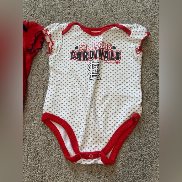 St. Louis Cardinals Onesies 6-9 Months - Picture 7 of 8